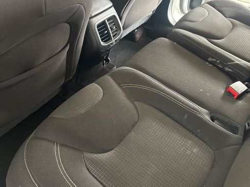 Used 2017 Jeep Cherokee Latitude FWD image 10