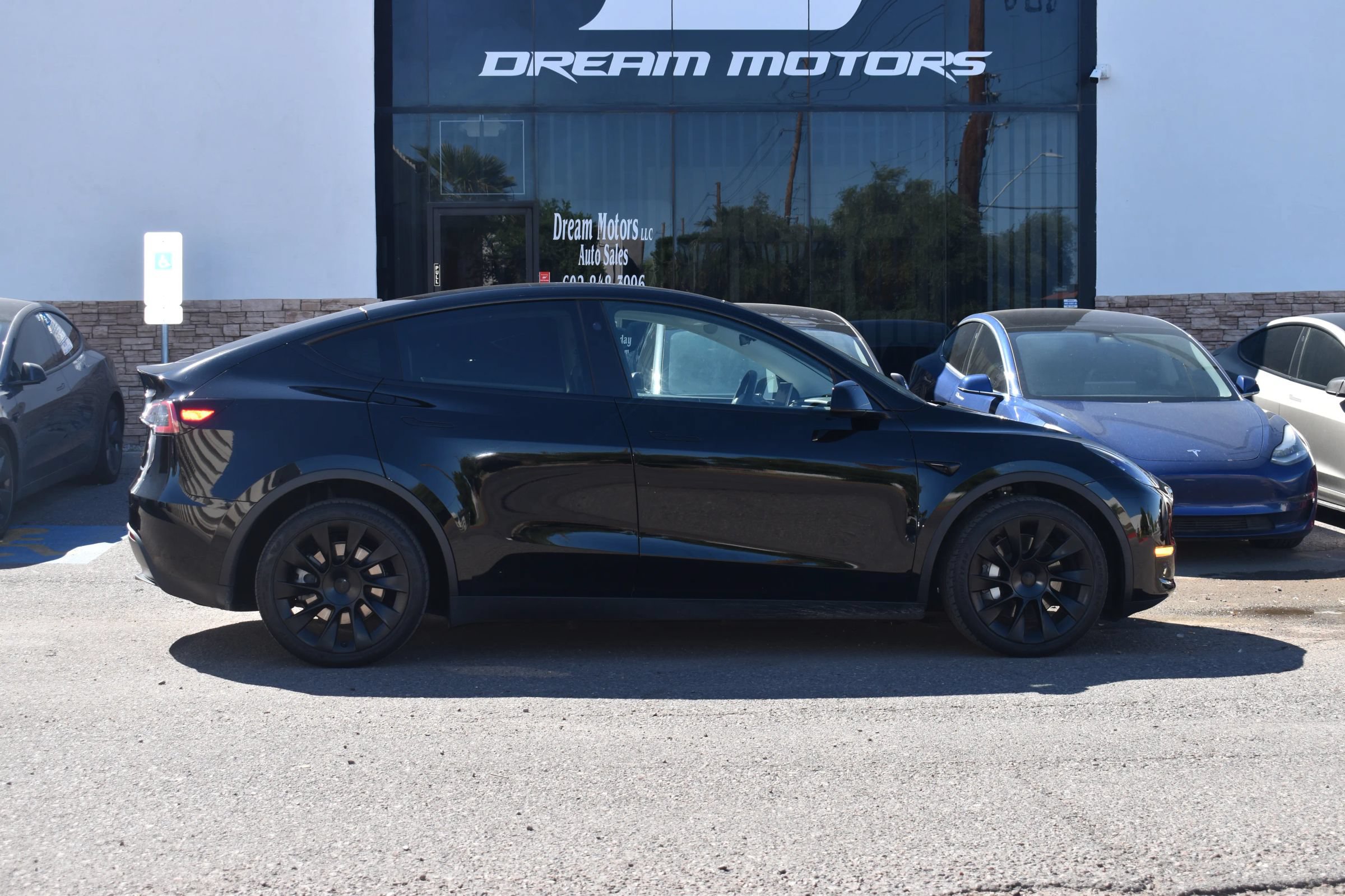 Used 2023 Tesla Model Y Long Range AWD/4WD image 9