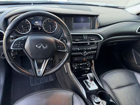 Used 2017 INFINITI QX30 FWD image 15