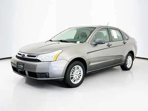 Used 2009 Ford Focus SE FWD image 3
