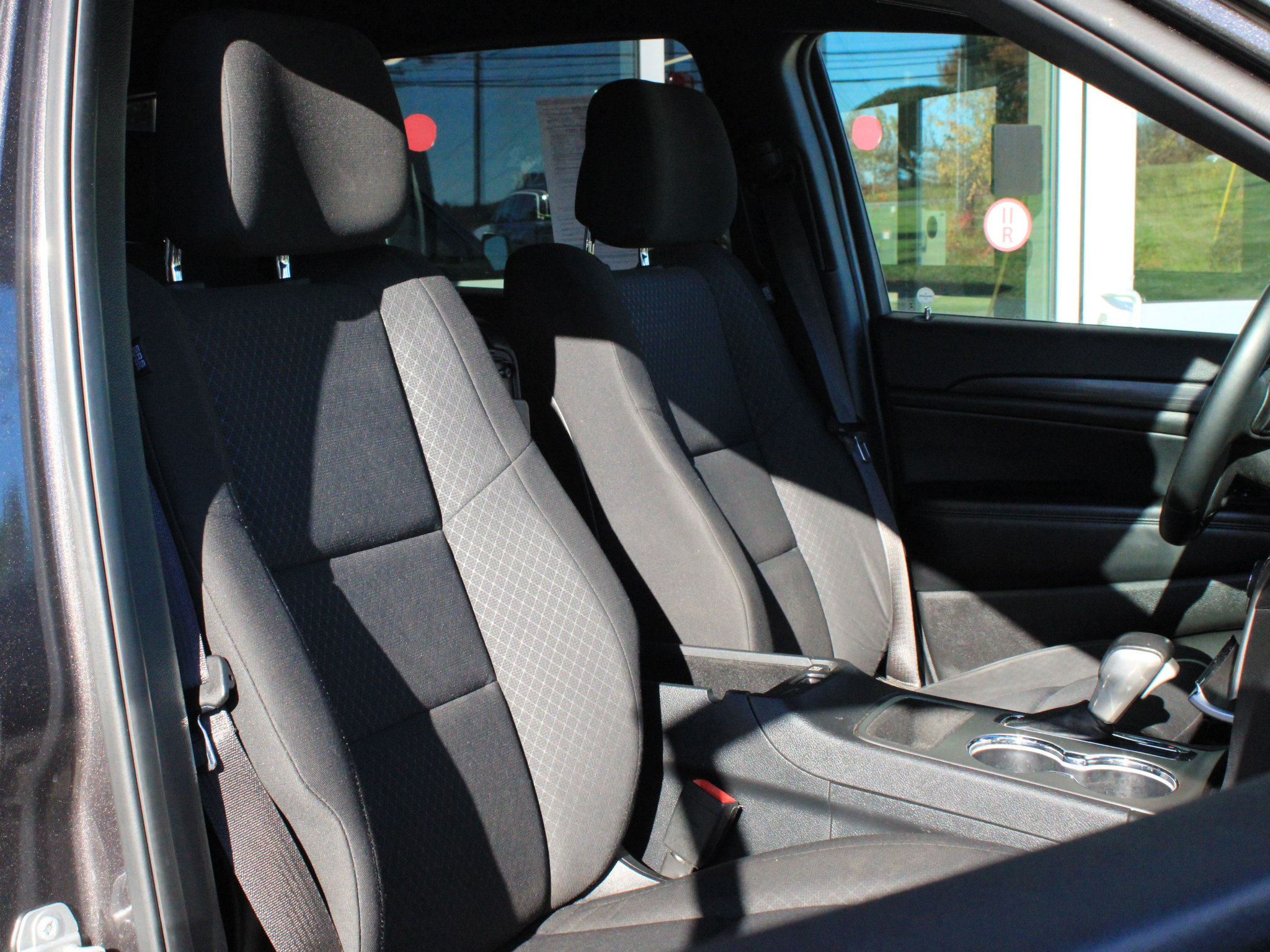 Used 2019 Jeep Grand Cherokee Laredo AWD/4WD image 23