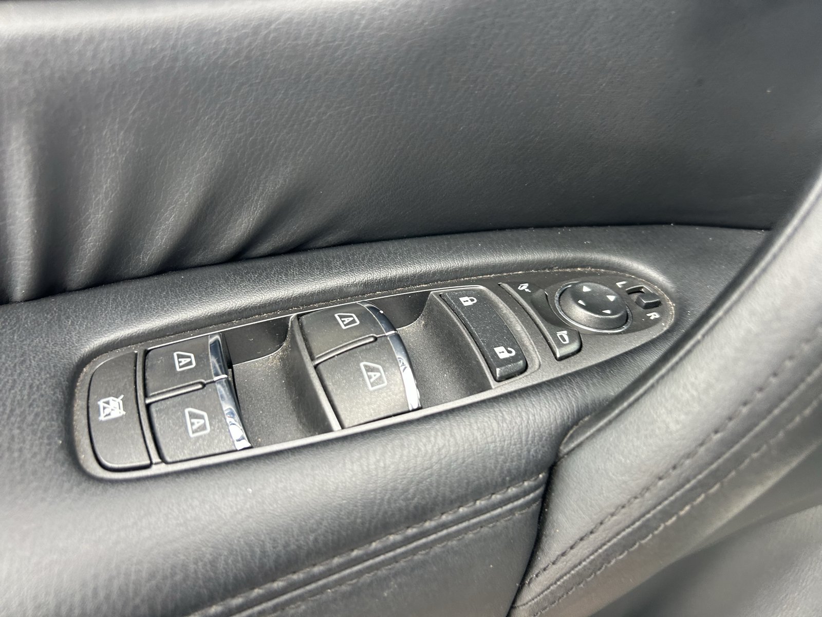 Used 2023 Nissan Armada SL w/ Midnight Edition Package RWD image 30