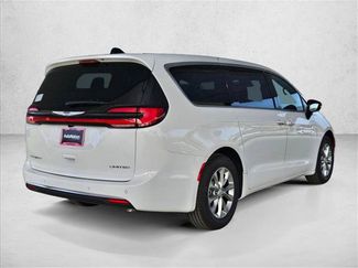 New 2026 Chrysler Pacifica Limited FWD video 2