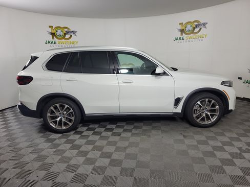 Certified 2024 BMW X5 xDrive40i w/ Parking Assistance Package AWD/4WD image 4