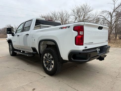 Used 2022 Chevrolet Silverado 2500 Custom w/ Custom Value Package image 5