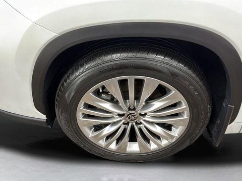 Used 2022 Toyota Highlander Platinum AWD/4WD image 31