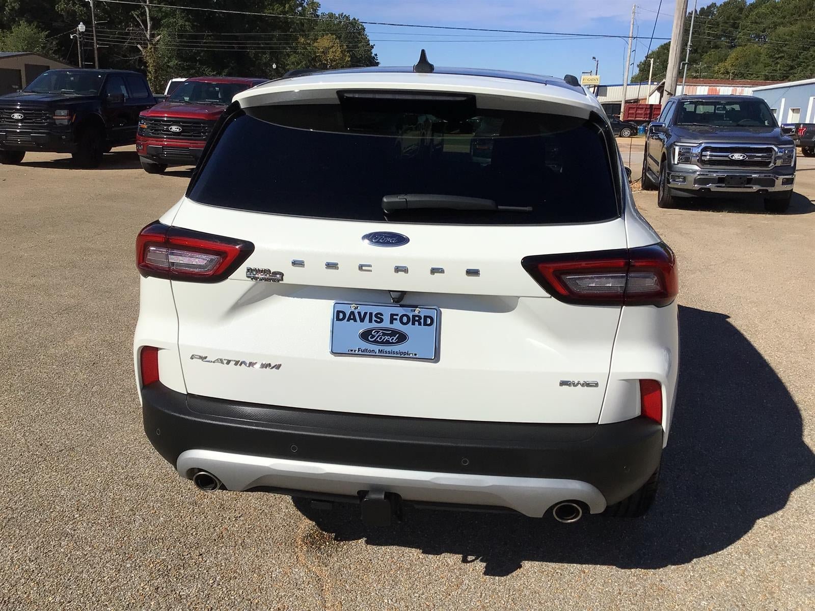 Certified 2024 Ford Escape Platinum w/ Class II Trailer Tow Package AWD/4WD image 12