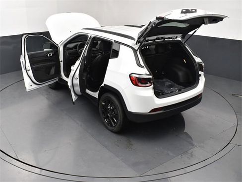 New 2026 Jeep Compass Latitude image 28