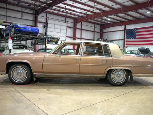 Used 1989 Cadillac Brougham image 4