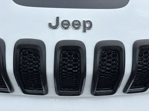 Used 2018 Jeep Cherokee Limited AWD/4WD image 28