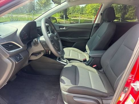 Used 2022 Hyundai Accent SEL FWD image 12