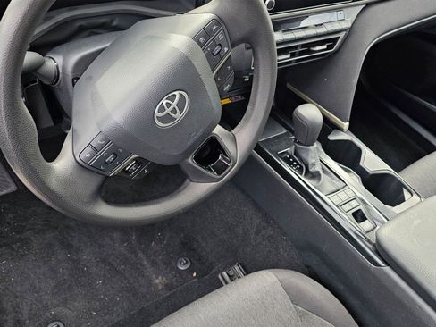 Used 2025 Toyota Camry LE image 9