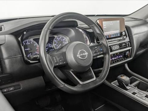Used 2025 Nissan Pathfinder SV FWD image 24