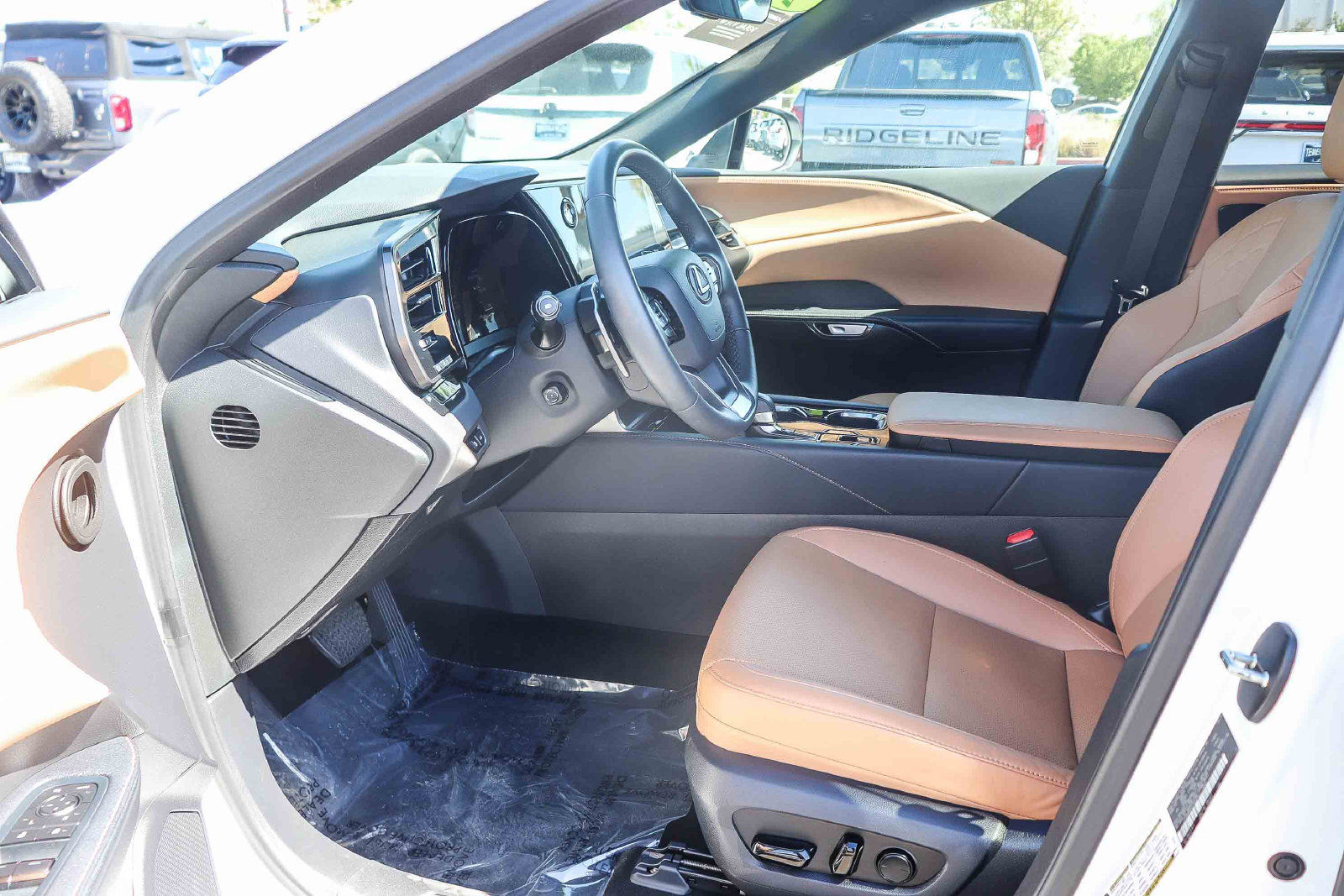 Certified 2025 Lexus RX 350 FWD w/ Technology Package image 21