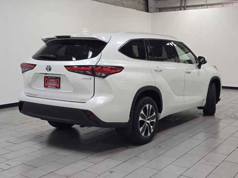 Used 2022 Toyota Highlander XLE image 23