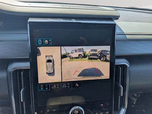 Used 2025 GMC Acadia AT4 AWD/4WD image 33