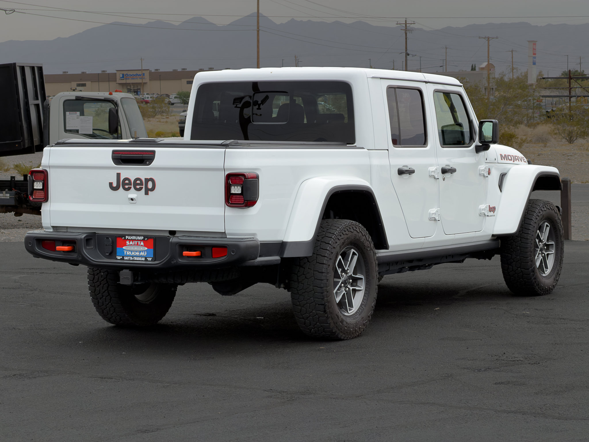 Used 2024 Jeep Gladiator Mojave AWD/4WD image 5