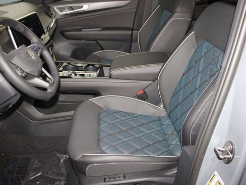 New 2026 Volkswagen Atlas Cross Sport SEL Premium R-Line image 5