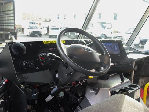 Used 2019 Ford E-450 and Econoline 450 Super Duty image 30