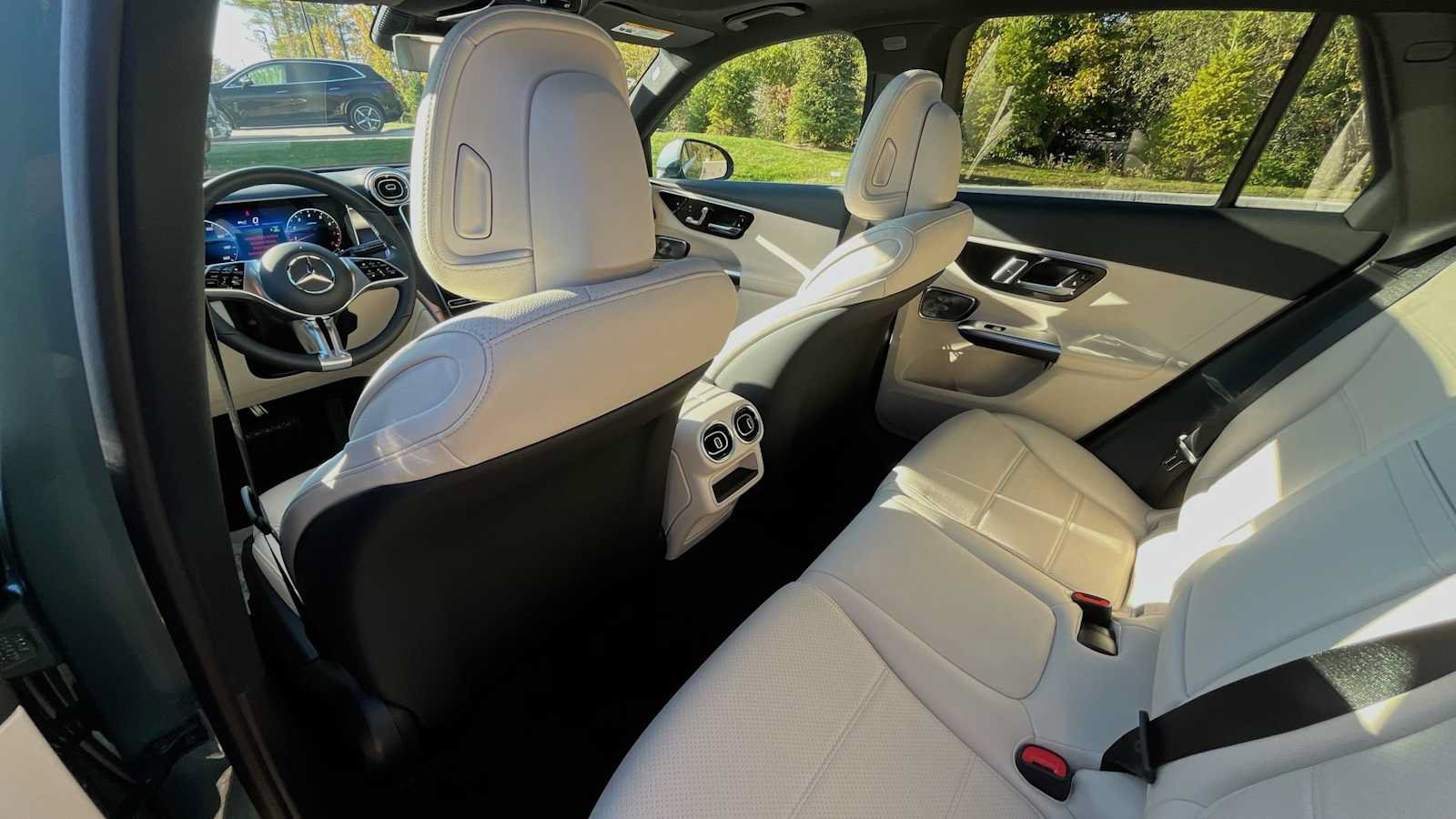 Used 2027 Mercedes-Benz GLC 300 4MATIC image 13