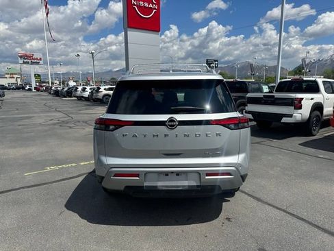 Used 2023 Nissan Pathfinder SL AWD/4WD image 10