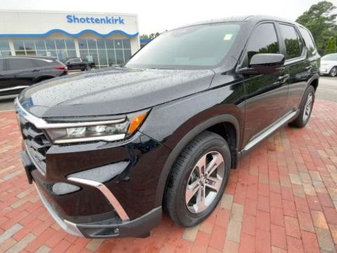 Certified 2025 Honda Pilot EX-L image 5