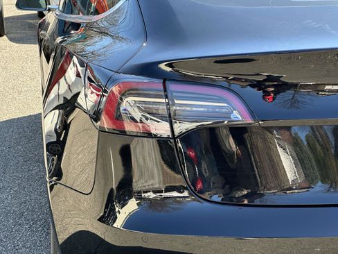 Used 2018 Tesla Model 3 Long Range AWD/4WD image 11