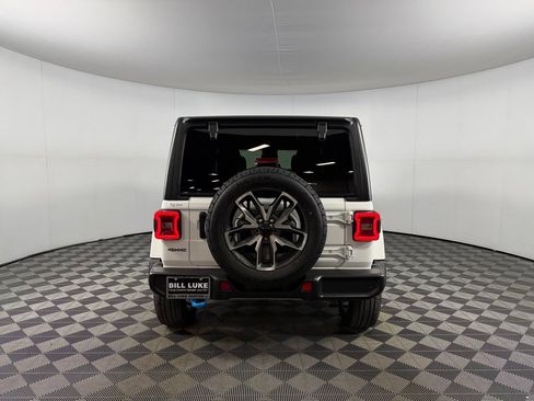 Used 2024 Jeep Wrangler Unlimited w/ Convenience Group AWD/4WD image 9