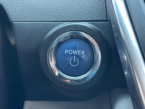 Used 2017 Toyota Camry LE FWD image 32
