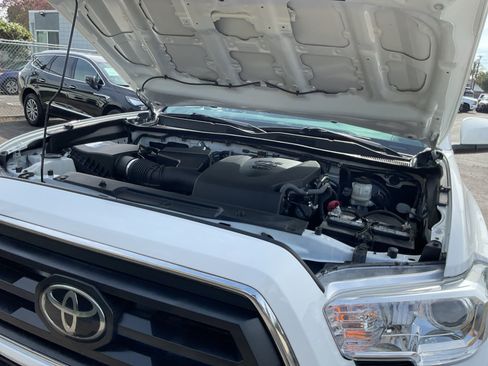 Used 2022 Toyota Tacoma SR5 AWD/4WD image 23