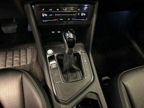 Certified 2024 Volkswagen Tiguan SE w/ Panoramic Sunroof Package FWD image 28