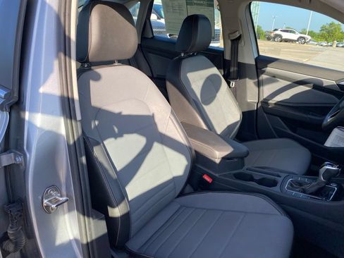 Used 2025 Volkswagen Jetta SE FWD image 27