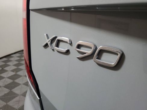 Used 2025 Volvo XC90 B6 Plus image 10