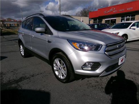 Used 2018 Ford Escape SE w/ Ford Safe & Smart Package image 3