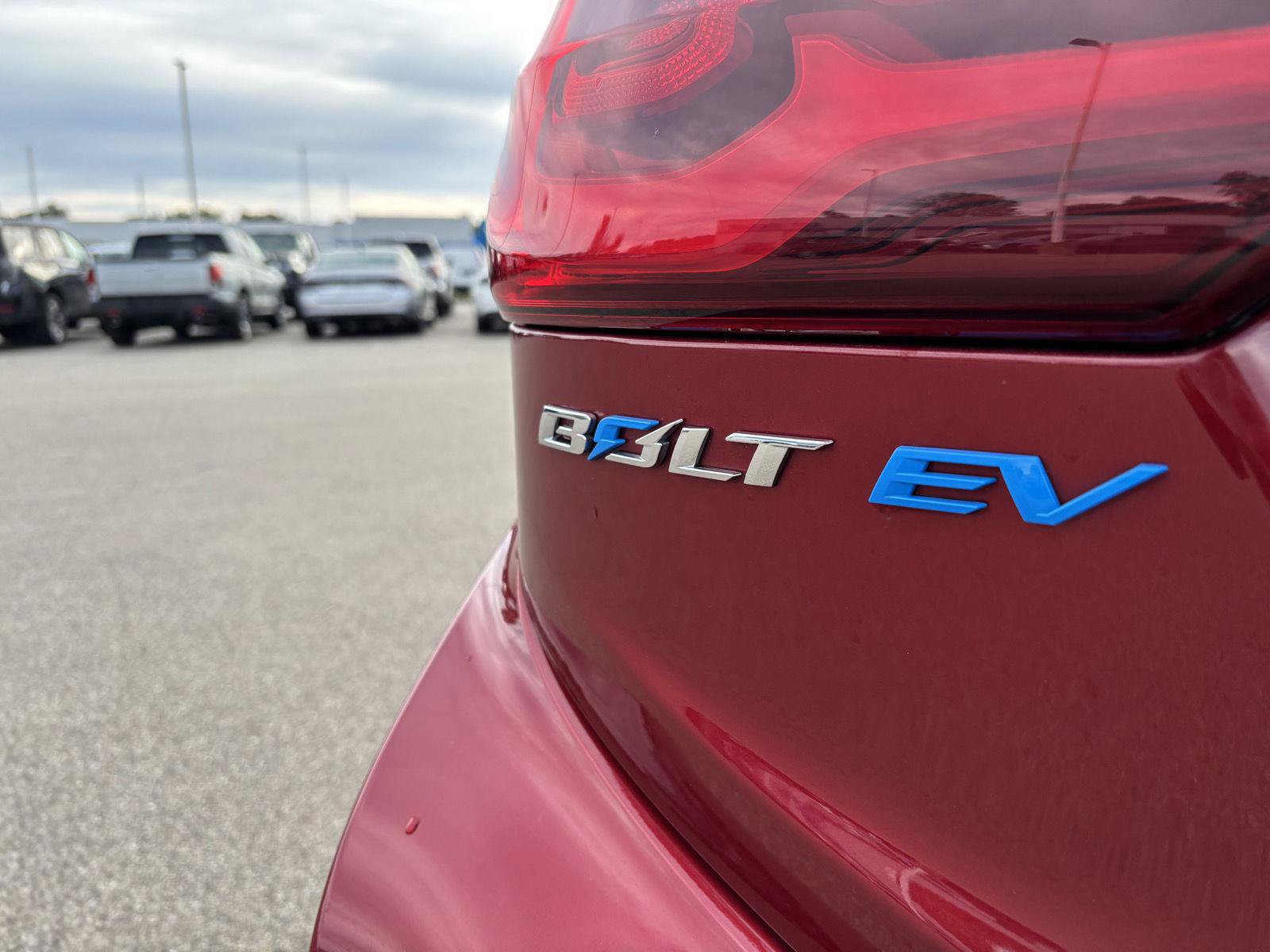 Used 2021 Chevrolet Bolt Premier w/ Infotainment Package FWD image 8