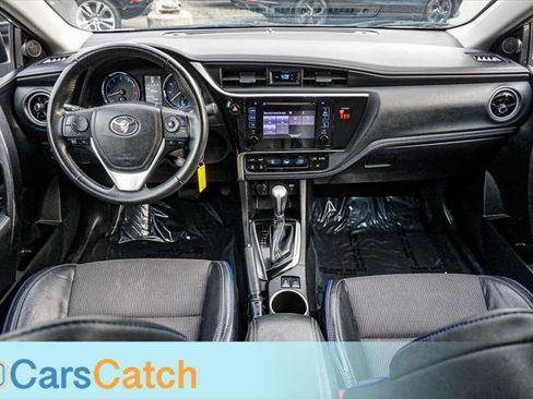 Used 2018 Toyota Corolla SE image 23