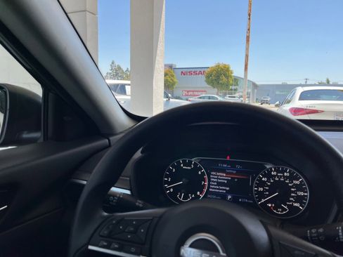 Used 2025 Nissan Altima 2.5 SV FWD image 35
