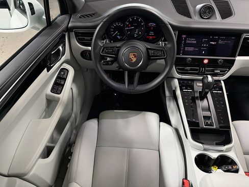 Certified 2026 Porsche Macan AWD/4WD image 17