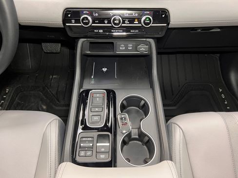 Used 2025 Honda Pilot Touring image 16