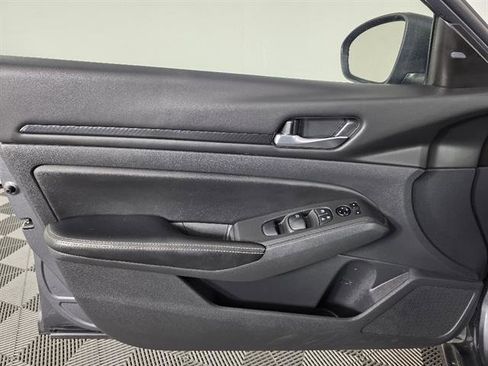 Used 2024 Nissan Altima 2.5 SV FWD image 38