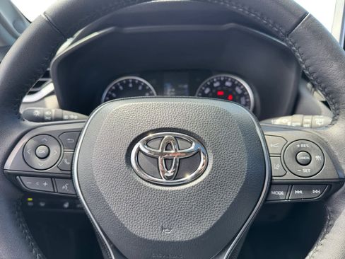 Used 2022 Toyota RAV4 XLE Premium AWD/4WD image 19
