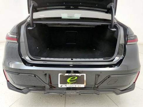 Used 2025 BMW i7 xDrive60 w/ Executive Package RWD image 29