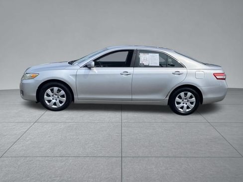 Used 2010 Toyota Camry FWD image 4