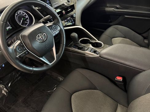 Used 2021 Toyota Camry LE image 10