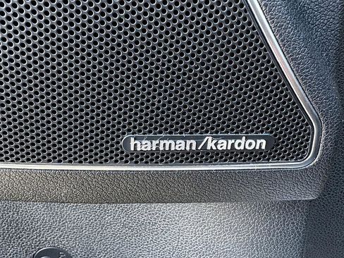 Used 2019 Kia Sorento SX image 18