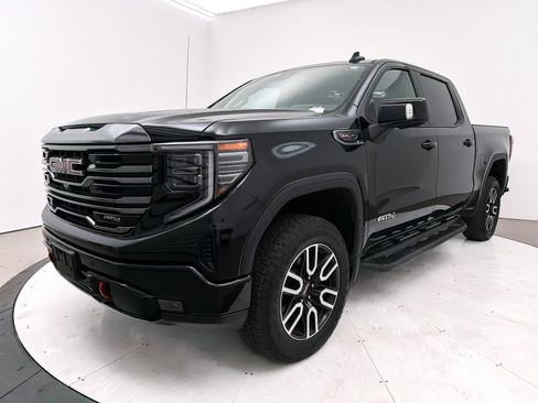 Used 2024 GMC Sierra 1500 AT4 w/ Technology Package AWD/4WD image 14