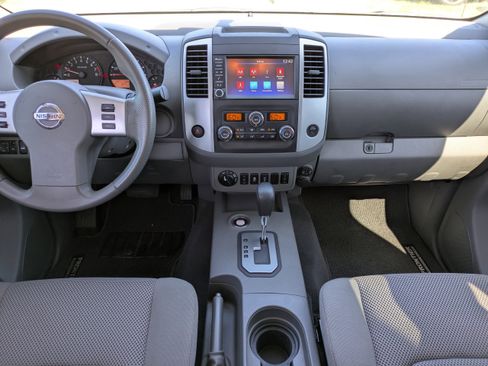 Used 2021 Nissan Frontier SV w/ Midnight Edition Floor Mats image 14