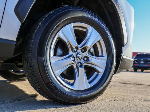 Used 2022 Toyota RAV4 LE image 10