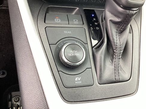 Used 2025 Toyota RAV4 XLE image 32