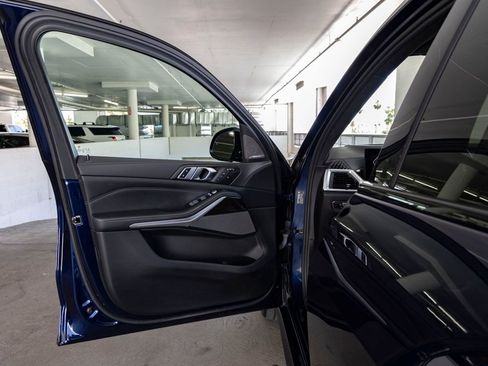 Used 2023 BMW X7 xDrive40i w/ M Sport Package AWD/4WD image 13